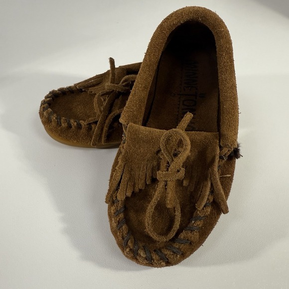 MINNETONKA Moccasins Toddler Size 7 Suede Leather Brown Boy Girl Unisex EUC - Picture 1 of 9